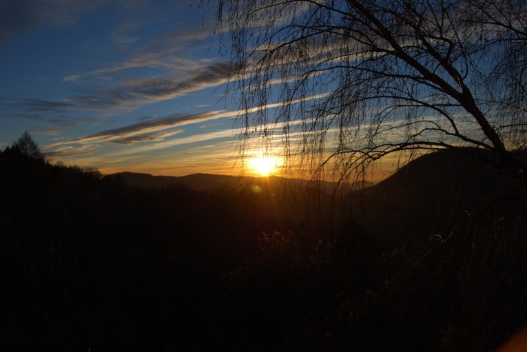 E' quasi buio, ma il paesaggio non si spegne