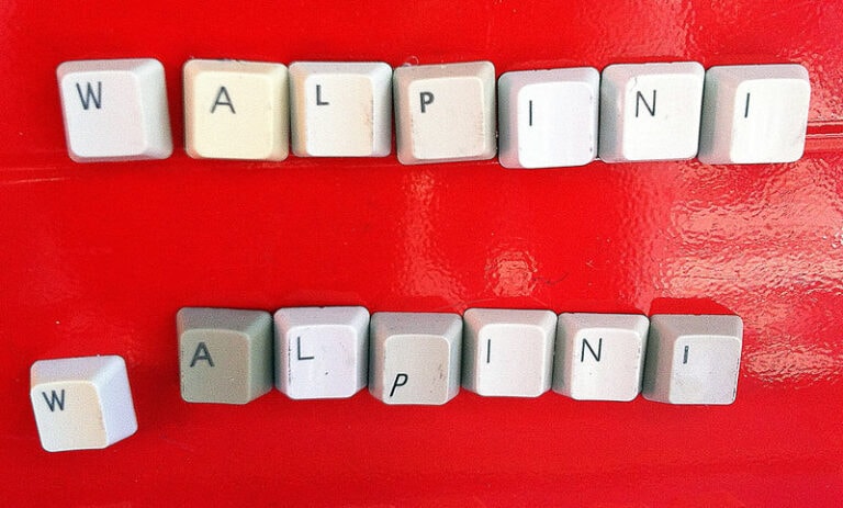 Letterine calamitate da tastiere usate alpini